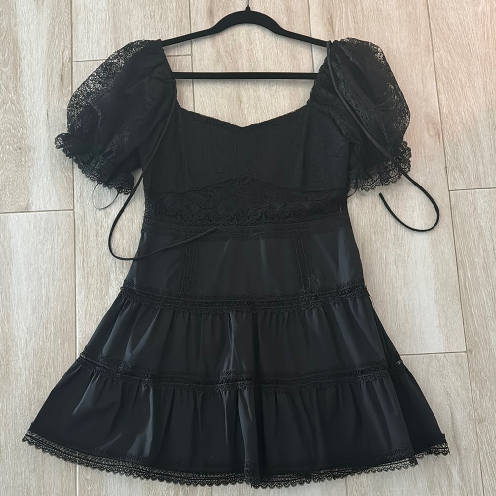 Lucy Paris Black Lace Puff Sleeve Dress - SIZE M - Picture 2 of 2
